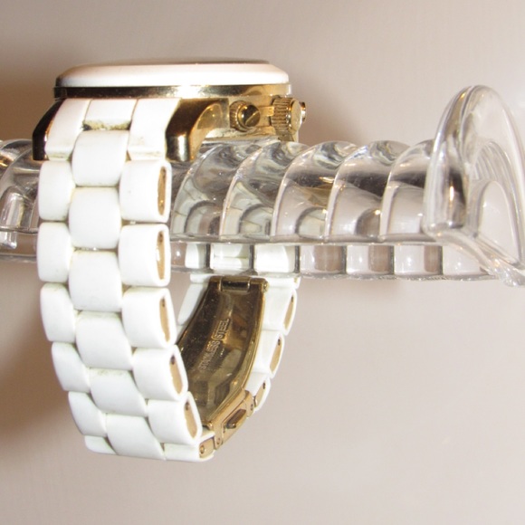 Michael Kors MK 5145 Classic Womens Watch - Picture 3 of 4